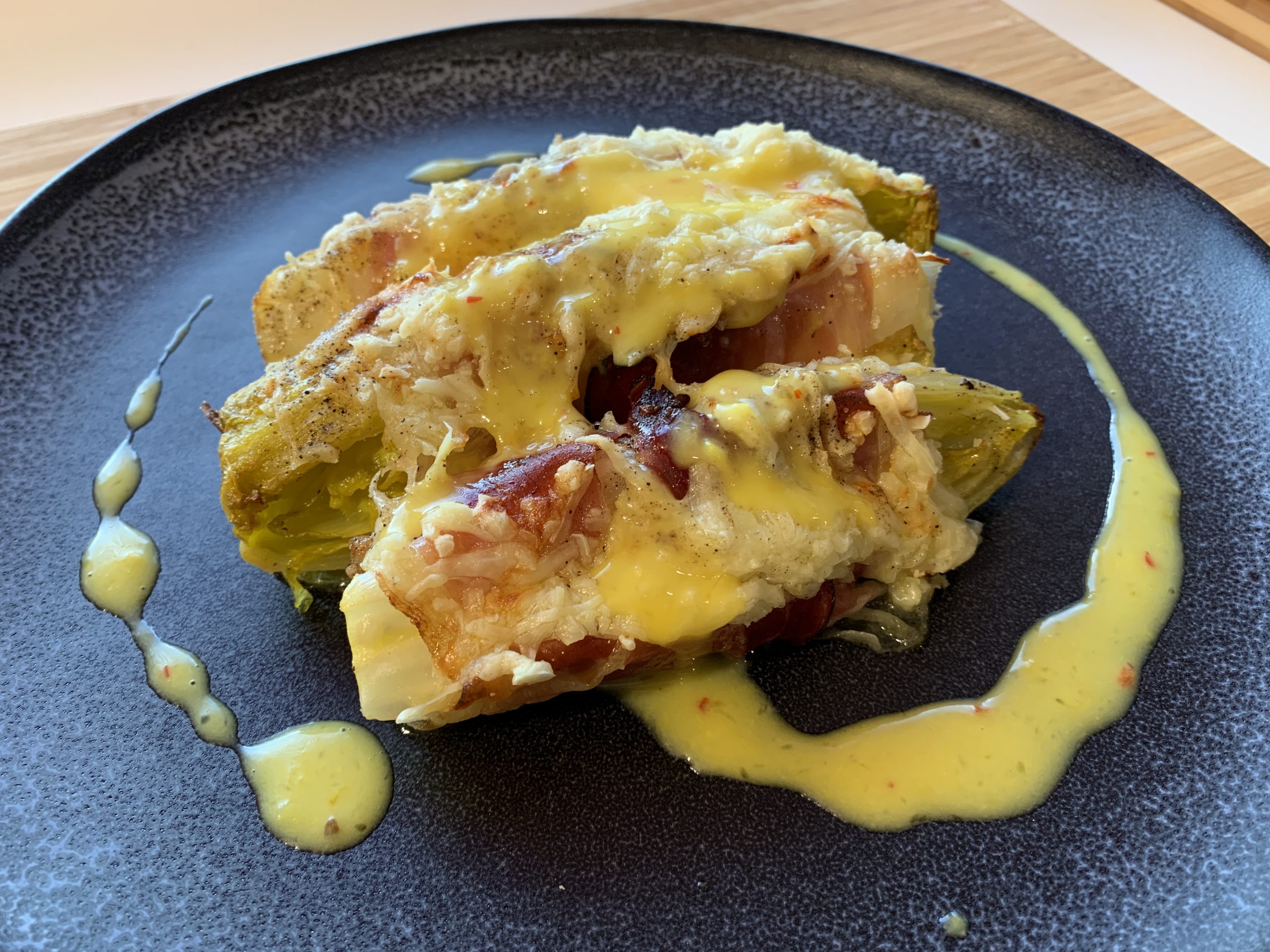 You are currently viewing Überbackener Chicorée mit Orangen-Chili-Sauce